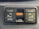 【両側パワースライドドア】スマートキーや運転席のスイッチで後席両側スライドドアの開閉が可能♪電動だから力を入れてドアを開ける必要が無く、小さなお子様でも簡単に開け閉めでき快適です♪