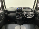 【インパネ】運転のしやすさを最優先に設計された見晴らしの良いフロントビュー。車両間隔が掴みやすく狭い道でも安心♪「安全」と「品質」を最優先に、安心してお乗りいただけるクルマを提供いたします。