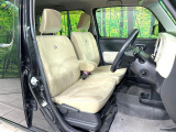 運転席シート廻りは使用感も少なく、良好な状態となっています。丁寧に使われていたことがよくわかりますね。