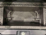 ラゲージデッキボードの下には大容量の収納ができる深底ラゲージアンダーボックス