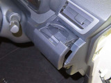 運転席にカップホルダーを装備しております。
