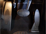 【アルミフットペダル】アクセルとブレーキペダル・フットレストをアルミにすることで車内のスポーティさと高級感を演出いたします☆