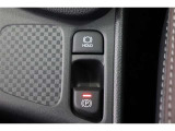 電動パーキングブレーキを搭載。スイッチ操作でパーキングブレーキを作動・解除することが可能ですので、操作の力が不要ですよ♪