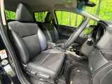 運転席まわりには十分なスペースがあり、大柄な方でもゆったり運転していただける環境です。