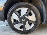 185/60R15スタッドレスタイヤ装着車♪各種アルミホイールや、ノーマルタイヤも取扱いしております。是非ご相談ください♪