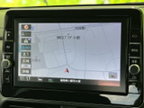 地図上に周辺の道路や施設名が表示され、目的地までの移動をサポートします。現在地を確認しながら行き先を探せるため、慣れない道へのお出かけにも便利です。