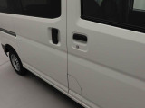 運転席ドアもきれいな状態です。乗り降りのしやすさはもちろん、ドア内側の状態もしっかりご確認いただけます。毎日使う部分だからこそ、気になる方はぜひ現車をご覧ください♪