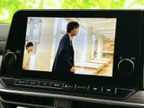 画面にテレビ映像を表示でき、停車中のひとときに番組を視聴できます。大きく見やすいディスプレイで、移動の合間や休憩時間に映像を楽しみたい方にも便利です。