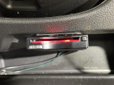 【ETC】有料道路を利用する際に料金所で停止することなく通過できる、ETC車載器(ノンストップ自動料金収受システム機器)が装備されています。セットアップを行うことで利用可能になります。