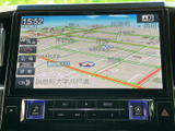 道路や周辺施設が表示された地図画面で、現在地周辺を確認しながら目的地までの移動をサポートします。縮尺の切り替えにも対応し、走行前のルート確認やお出かけ先の検索に便利です。