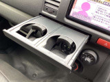 ご成約のおクルマ全て、エンジンオイルを交換してご納車させていただきます!また、点検時に消耗品の状態確認も行い必要に応じて新品交換させていただきます!
