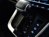 【CVT】無段変速機という意味です。 オートマミッションの中でも、ギヤによる変速をしないので、その分燃費が上がり経済的☆