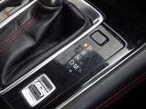 【スポーツモード】使用状況に応じた走行が楽しめます。電動パーキングブレーキのオートホールドONにすると、停車中にブレーキから足を放しても、自動的に制御し停車時の運転者の負担を軽減します。