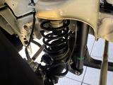 お車を安心してお乗りいただく為には、足回りの定期点検が欠かせません。サービスサポート(有償保証)では無料点検もご提供しており、安心のカーライフをお過ごしいただけるサポート体制が整っています。