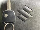 【キーレス】少し離れた場所からでもボタン一つでドアの開錠・施錠ができるのでとっても便利!ドアの鍵穴周りに傷をつけることもありません♪