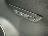 シートメモリー機能装備付きです。シートの位置をそれぞれ記憶しておく事ができるので、ご家族や、複数の方で車を乗られるオーナー様には、便利な機能です。