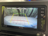 【バックカメラ】駐車時に後方がリアルタイム映像で確認できます。大型商業施設や立体駐車場での駐車時や、夜間のバック時に大活躍!運転スキルに関わらず、今や必須となった装備のひとつです!