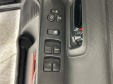 【パワーウインドウ】運転席のスイッチで、各席の窓ガラスの開閉ができます!あると便利ですよね!