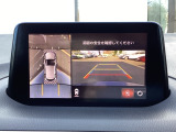 狭い場所での駐車やすれ違いなどでより的確な運転操作に役立つ360&deg;ビューモニターが装備されています。