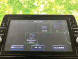 FM・AMやBluetooth Audio、TV、AUXなどの選択肢が画面に並び、使いたい音源を確認しやすい構成です。表示を見ながら希望の項目を選べるのも便利です。
