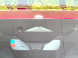 【スマートブレーキサポート】走行中に前方の車両等を認識し、衝突しそうな時は警報とブレーキで衝突回避と被害軽減をアシスト。より安全にドライブをお楽しみいただけます。