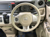 インテリアに合わせたデザインのステアリングは、運転される方のことも考え、運転しやすい形状、大きさです。是非一度、実際に触ってお確かめください。