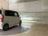 LEDヘッドランプです。十分な明るさを保ちつつも消費電力が少なく、バルブ寿命も長いのが特徴です。瞬時にMAXの光量を発揮するのもLEDならではです。☆LEDフォグランプも装備☆
