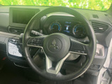 握りやすいステアリングで、快適なドライビングをサポート。操作性にも優れており、スムーズな運転を可能にします。運転の楽しさを感じられます。