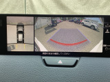 狭い場所での駐車やすれ違いなどでより的確な運転操作に役立つ360&deg;ビューモニターが装備されています。