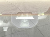 【シティブレーキアクティブシステム】低速走行中に前方の車両等を認識し、衝突しそうな時は警報とブレーキで衝突回避と被害軽減をアシスト。より安全にドライブをお楽しみいただけます。