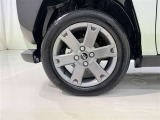 純正アルミホイールが車の雰囲気を引き立てますね!