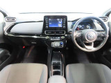 高いホールド性で運転姿勢が安定します。長距離ドライブでも疲れにくいのが魅力です。快適なドライビングライフをお送りください♪