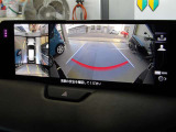 360&deg;ビューモニターでは、両サイドとフロント、バックカメラの合成で、あたかも上空から見下ろした様に周囲を確認して頂けます。駐車場だけでなく、T字路等でも活躍のアイテムです!
