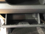 よく使うものが手を伸ばせばすぐ届く、機能面で充実した収納。