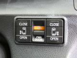 電動スライドドアのスイッチで車内からもスライドドアの開閉ができます。イージークローザー機能で半ドアになることも防止してくれます。