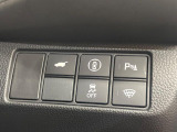 【パワーバックドア】スマートキーや運転席のボタンを押すだけでリアゲートが自動で開閉します!荷物を持っている時や、高い位置にあるバックドアを閉める際に便利な機能です♪
