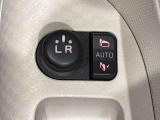 キーフリー連動で施錠時に格納します。降車の直前まで後方確認ができ、閉じ忘れも防げます。