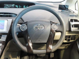 ステアリングスイッチ付き。前方から目を離すことなく操作することが可能です。