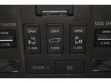 両側電動スライドドアはドアの直接操作以外にも運転席からのスイッチ操作やリモコン操作でも開閉が可能!狭い駐車場などでもドアの開閉が楽々・安心ですね!