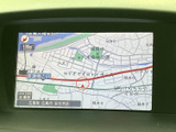 わかりやすい表示で、目的地までスムーズに案内。渋滞情報も確認できるので、効率的なルート選択に役立ちます。
