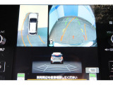 バックギアに入れるとバックカメラの映像がナビに映ります。障害物までの距離もわかりやすいです。