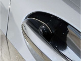 【デザインとの融合】BMWデザイナーが創り出したボディデザインを損なう事のない様に配置とデザインに拘っています。ドアノブについてもBMWの拘りに妥協はありません。