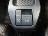 電動パーキングブレーキ&オートブレーキホールド機能が付いています。