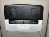 【SOSコール】スイッチを押すだけでオペレーターに接続。警察や消防に連絡し、緊急車両を手配。クルマの位置情報も共有されます☆