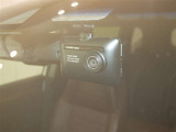 【ドラレコ前(後方も有)】今では車の必需品です。運転中の映像や音声を記録して残します。事故などが起きた場合の証拠になるので、もしもの時に役立ちます。