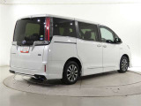 両側パワースライドドア付きだから、狭い駐車スペースなどでの 乗り降りラクラク!小さなお子さまのいるご家庭には嬉しい装備。