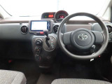ぜひ展示車の運転席に座ってみてください。