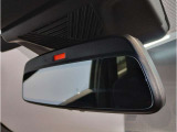 【ETC機能付防眩ミラー】BMWのルームミラーは、ETCと一体型でございます。ミラーは防眩機能付きですので、後方車両のヘッドライトの明かりをカット致します。