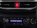 車内を快適に、オートエアコンを装備しています。