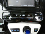 オートエアコン装備ですので常にお好みの温度に調整ができ車内を快適な空間に保ってくれます。
